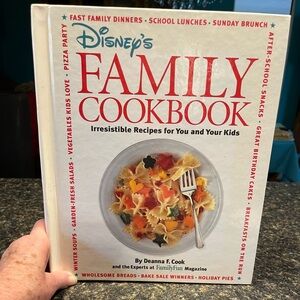 1996 Hardcover Disney Family Cookbook - Family-Friendly Recipes by Deanne Cook